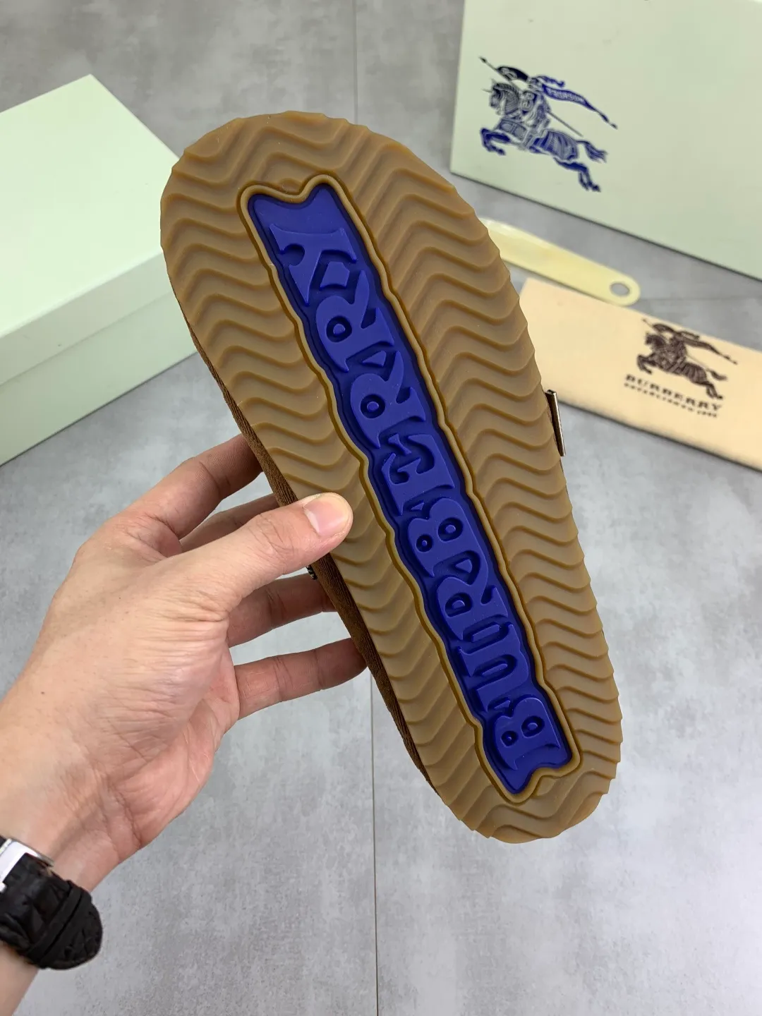 Men's Men's Shoes 💰P620 💰【New Style】Top Version 🆘【Burberry】New Burberry Slippers are on the market with perfect workmanship! 🔥Perfect shape and top quality🙈Non-slip and wear-resistant high-end rubber outsole👣Versatile and comfortable shoes, standard size: 39-45 (38 46 customized) 5️⃣colors available Top-quality packaging